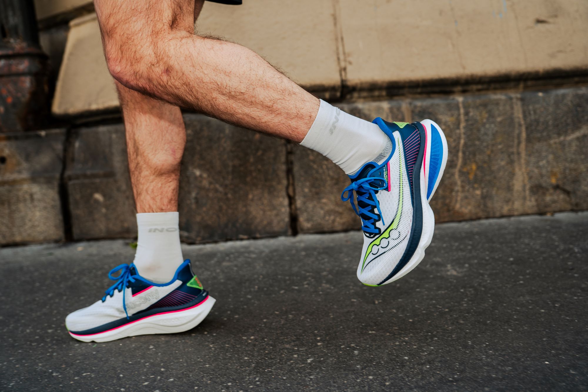 Detail der Sohle Saucony Endorphin Azura